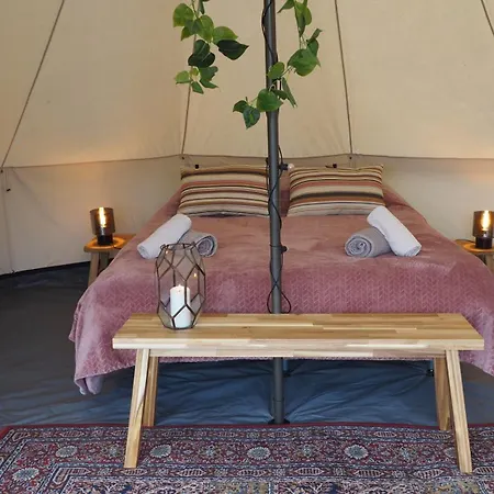 Luxe tent Bell Tent In Voedselbos *